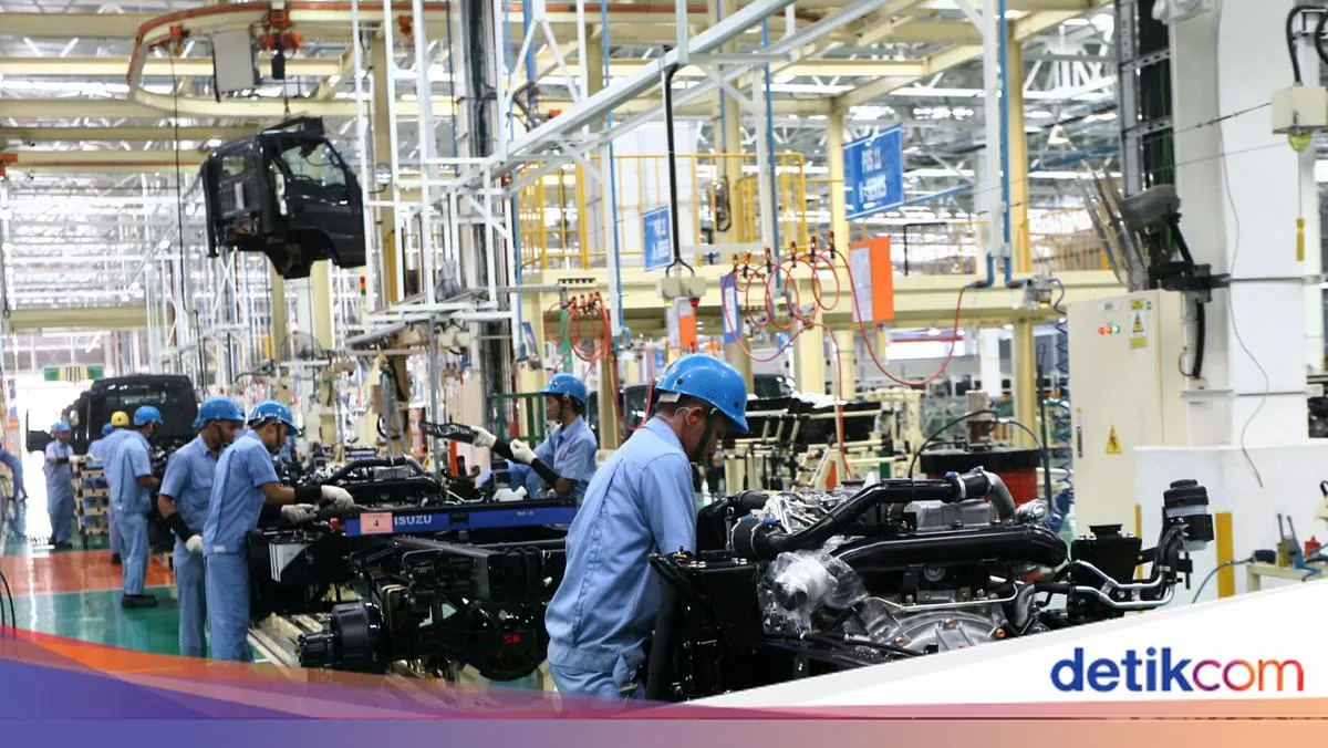 Ribuan Buruh Otomotif Terancam PHK akibat Impor Mobil Pickup dari India