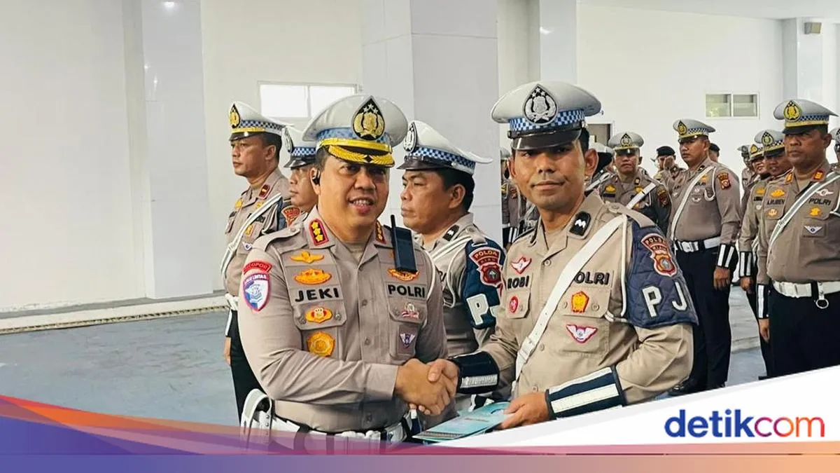 Empat Anggota Polda Riau Terima Penghargaan atas Aksi Kemanusiaan