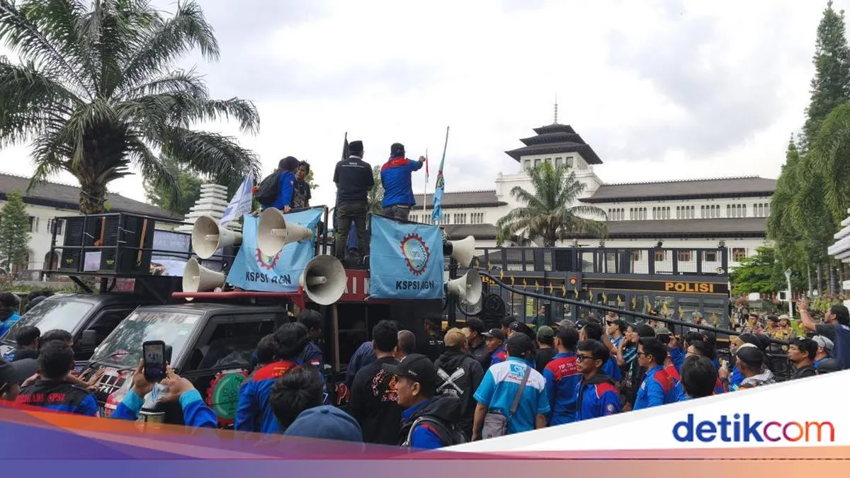 Aksi Buruh di Gedung Sate Bandung: Penolakan terhadap Penetapan Upah Minimum Sektoral 2026