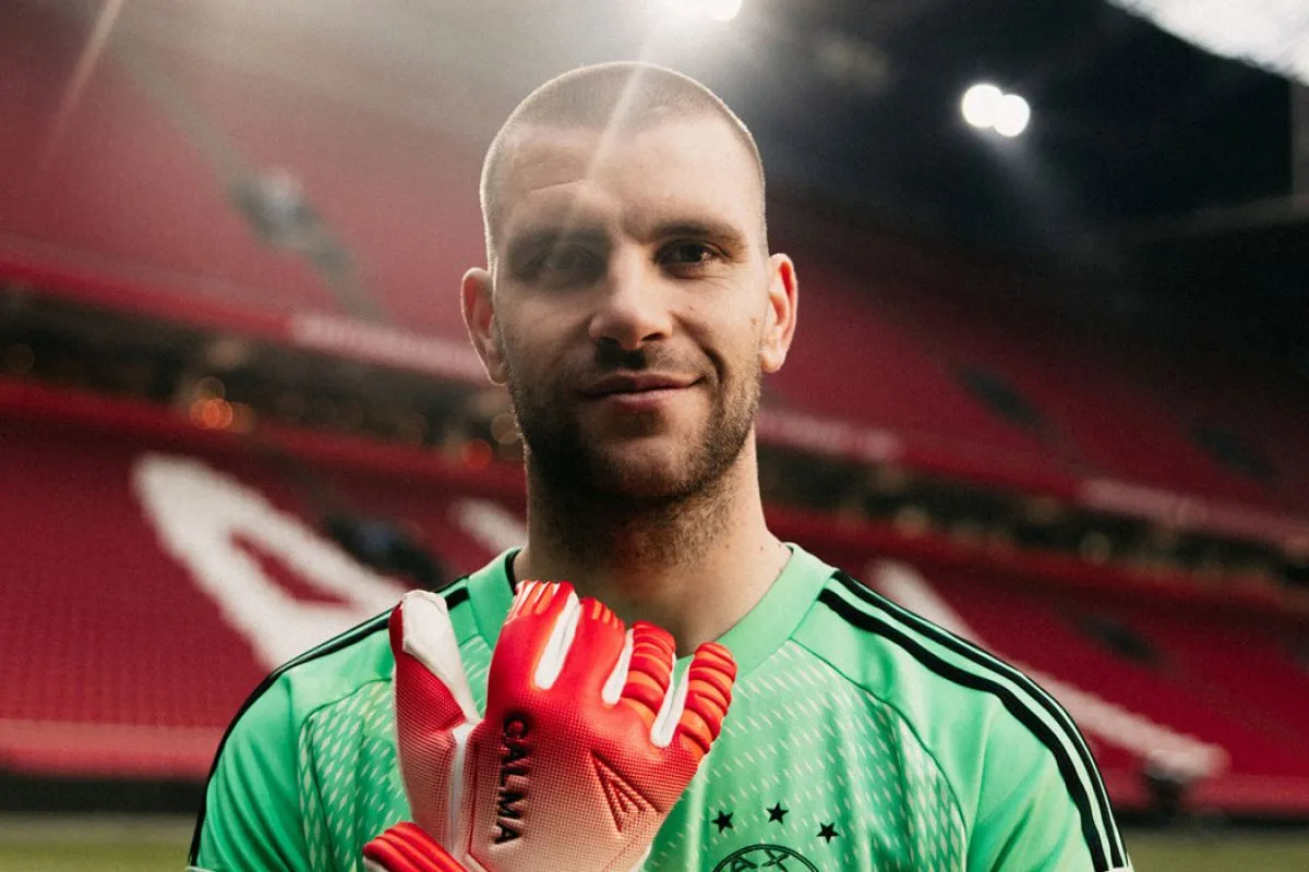 Maarten Paes Siap Debut Bersama Ajax Setelah Kiper Utama Cedera