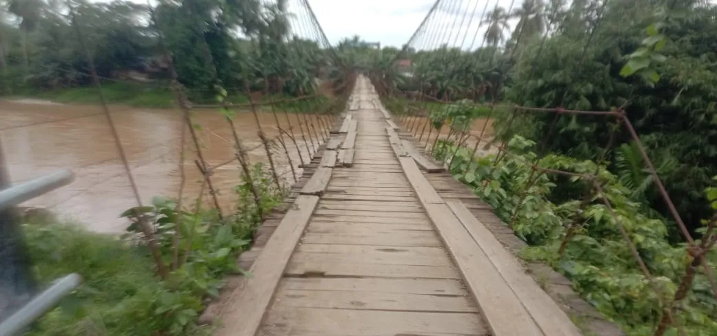 Warga Karang Berahi Soroti Kerusakan Jembatan Gantung dan Penggunaan Dana Donatur