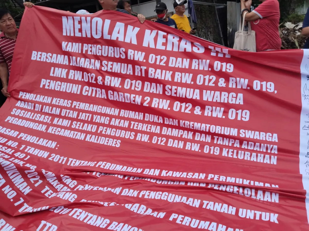 Warga Kalideres Gelar Aksi Tolak Pembangunan Rumah Duka dan Krematorium