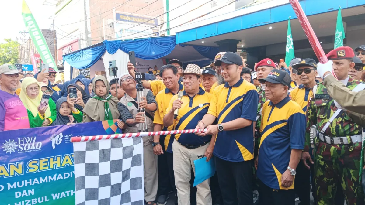 Jalan Sehat Meriahkan Milad Muhammadiyah ke-113 di Surakarta