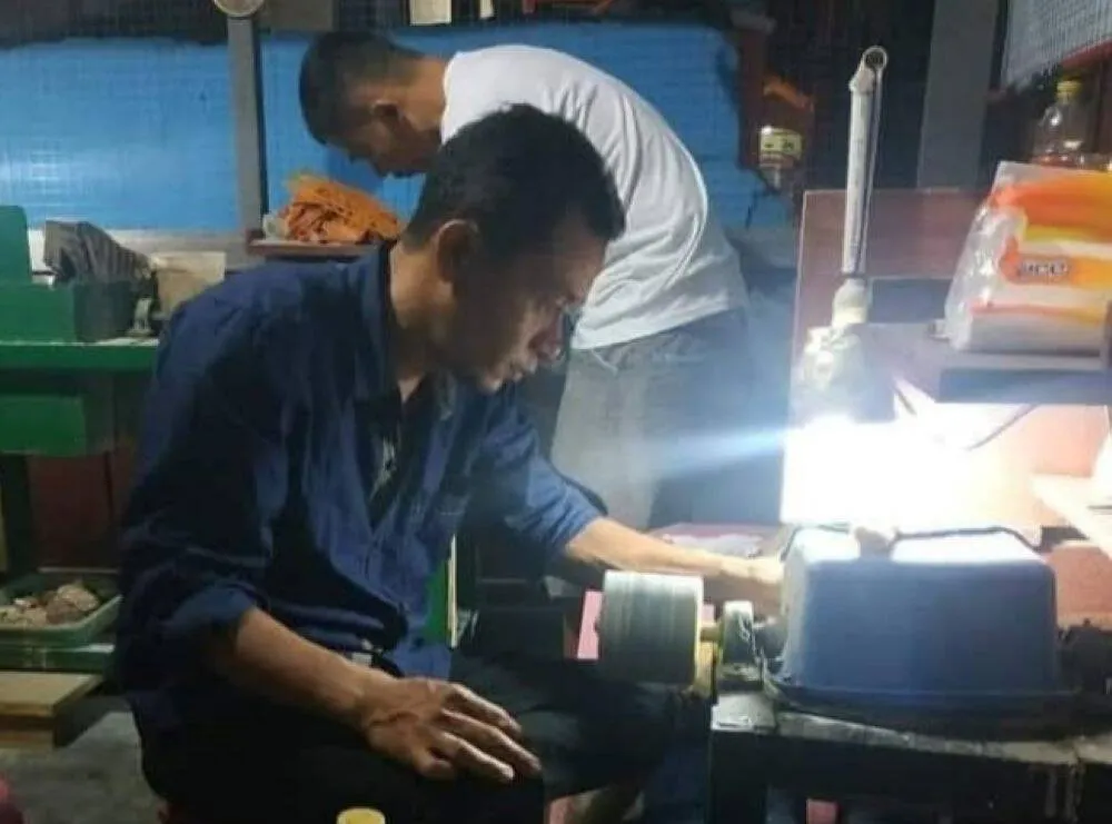 Ikram T. Ahmad: ASN Ternate yang Mengubah Batu Obi Menjadi Permata Dunia