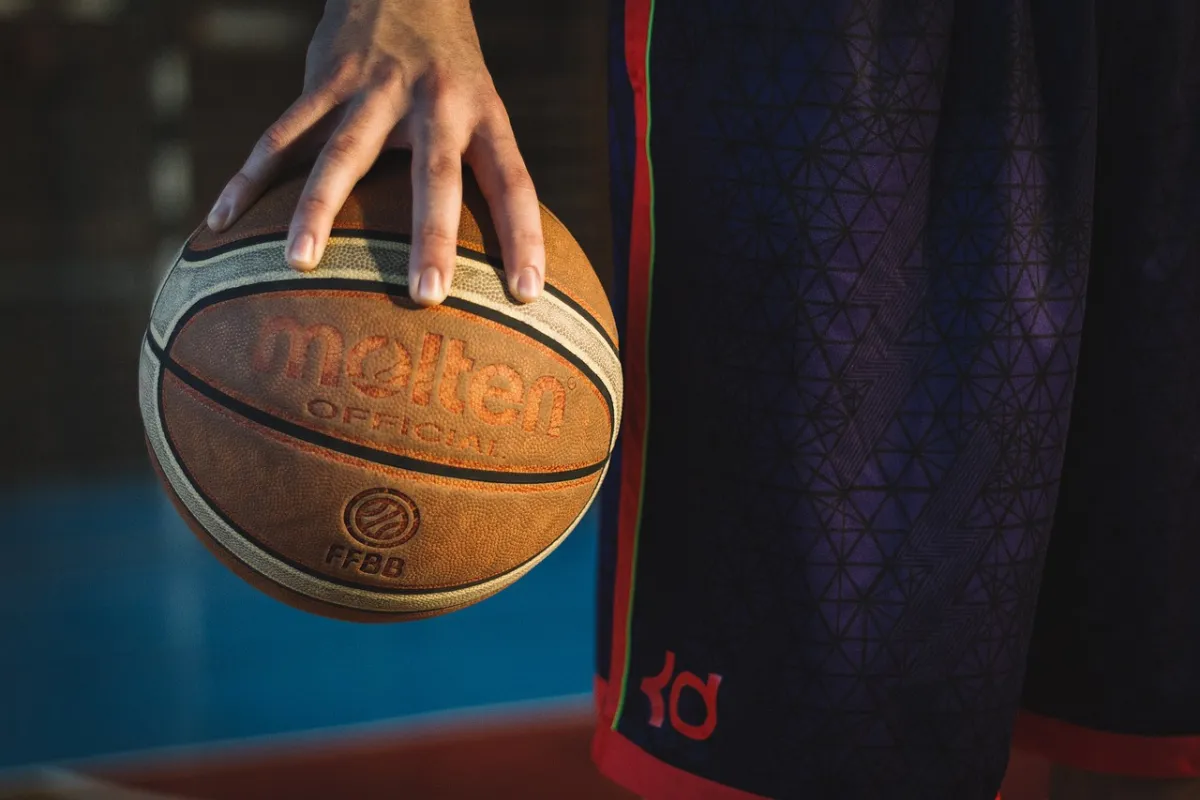 Pemain Metropolitans 92 Sambangi Levallois-Perret untuk Acara Basket Gratis