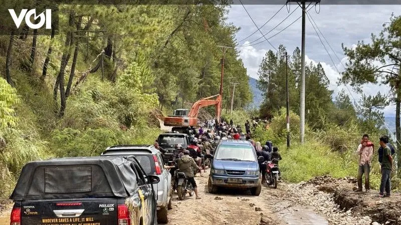 Jalan Poros di Aceh Tengah Tertimbun Longsor, Proses Pembersihan Masih Berlangsung