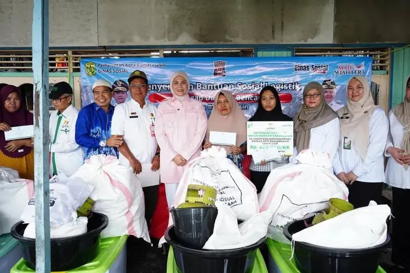 Wakil Wali Kota Banjarmasin Serahkan Bantuan untuk Korban Kebakaran di Pemurus Dalam
