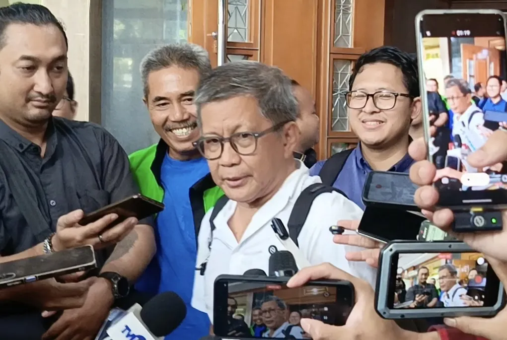 Rocky Gerung Hadiri Sidang Nadiem Makarim dalam Kasus Dugaan Korupsi