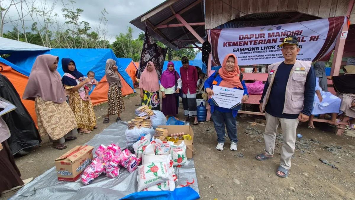 Unila Salurkan Bantuan untuk Korban Banjir di Aceh