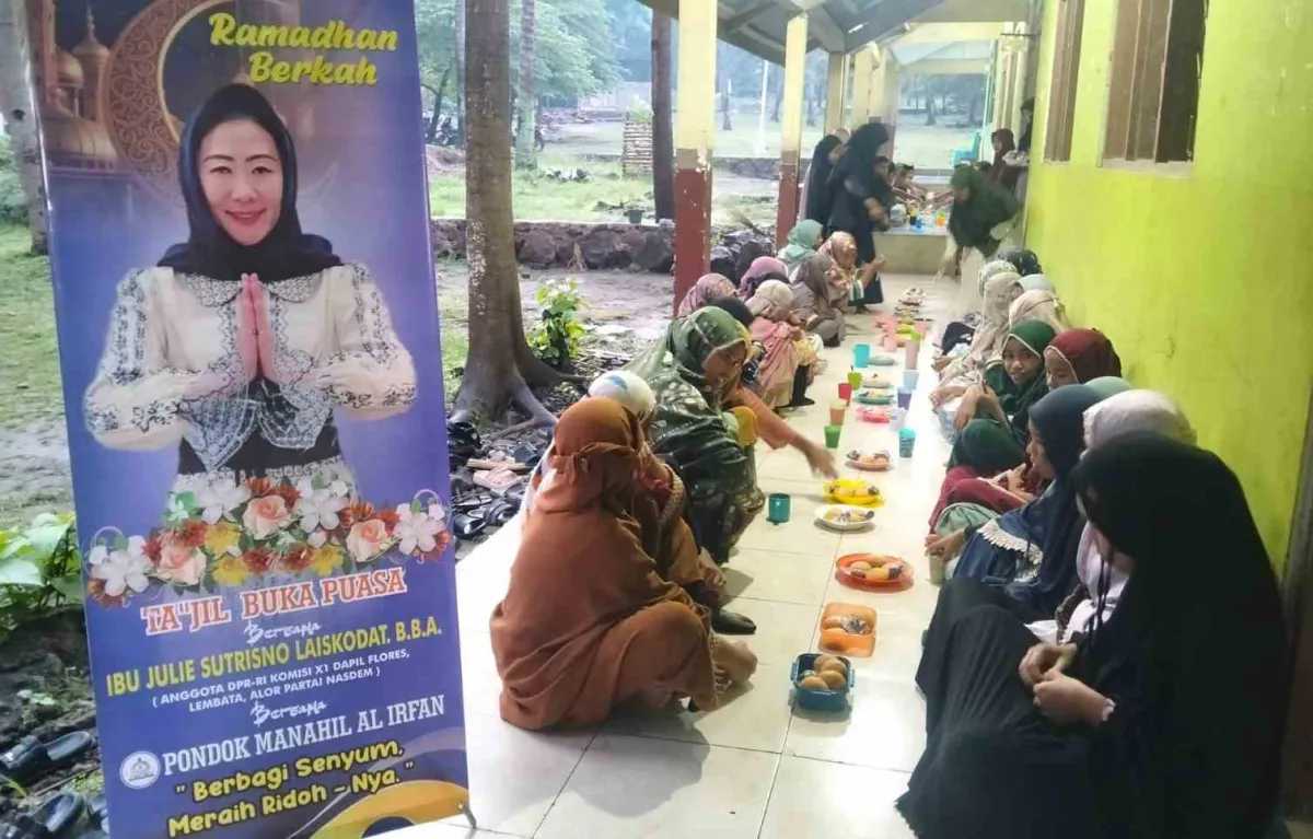 Julie Laiskodat Luncurkan Program Ramadan Berkah untuk Santri di Lembata