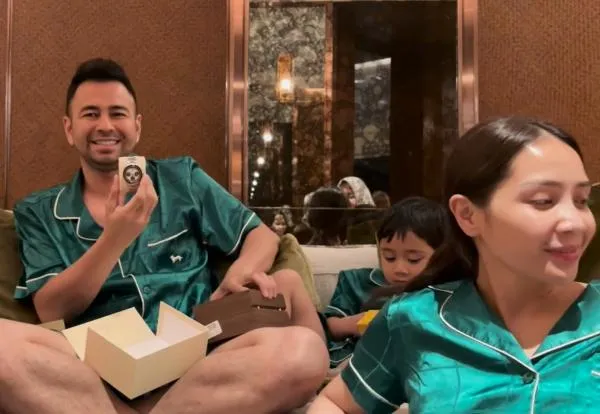 Raffi Ahmad Terima Jam Tangan Mewah Rp7,2 Miliar di Ulang Tahunnya