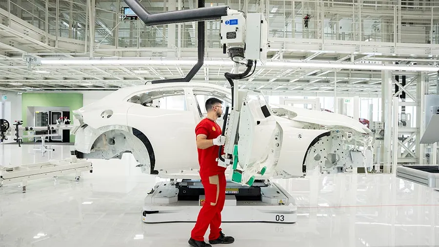 Ferrari Perkenalkan Interior Supercar EV 'Luce' Rancangan Eks Desainer Apple