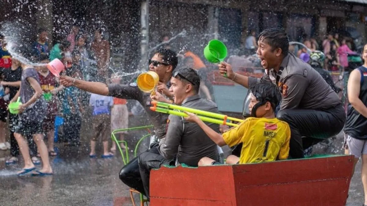 Maret 2026: Inovasi AI Tesla, Festival Perang Air, dan PP Tunas Siap Diterapkan
