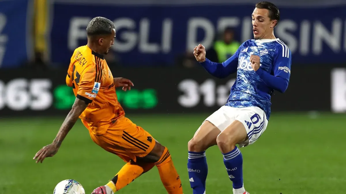 Keputusan Kartu Merah Wesley di Laga Como vs Roma Dinilai Tepat oleh Open VAR
