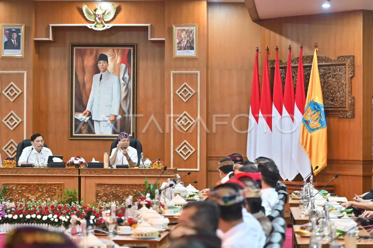 Gubernur Bali Pimpin Rapat Koordinasi Digitalisasi Bansos untuk Efisiensi Penyaluran