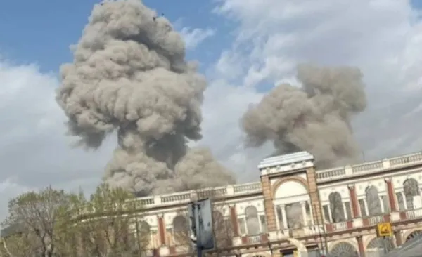Serangan Roket Mengguncang Pusat Kekuasaan Iran