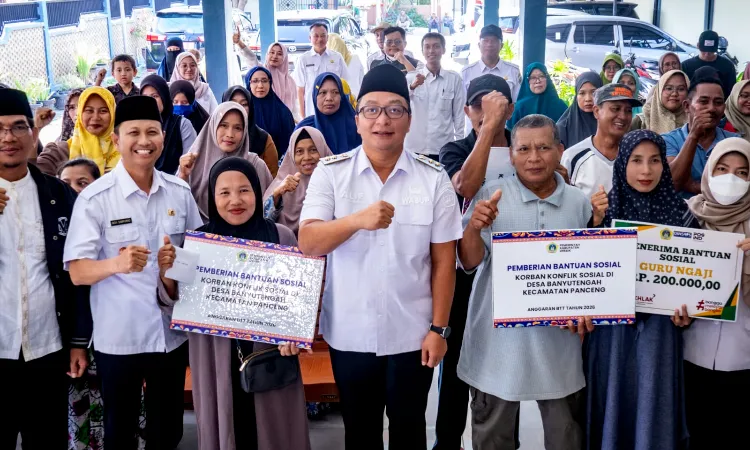 Pemkab Gresik Salurkan Bansos untuk Warga Terdampak Konflik Sosial