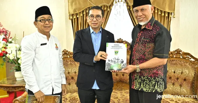 Gubernur Sumbar Serahkan Proposal Pembangunan Pusat Kebudayaan Rp382 M