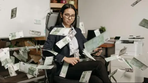 5 Zodiak yang Diprediksi Sukses Karier di Maret 2026