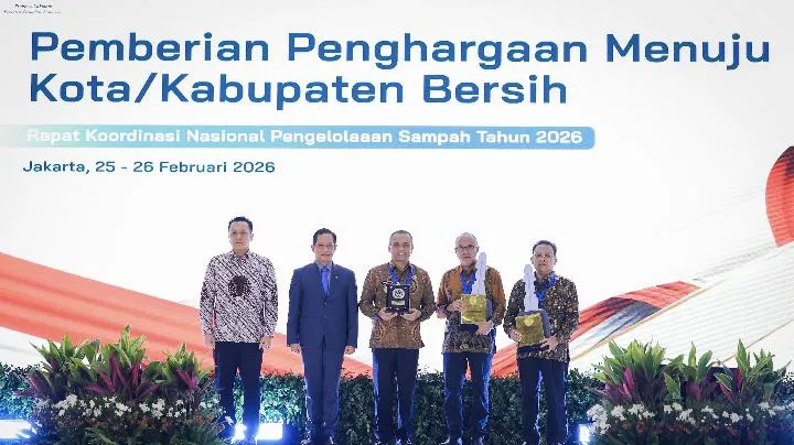 Gubernur Jateng Terima Penghargaan Pengelolaan Sampah 2026