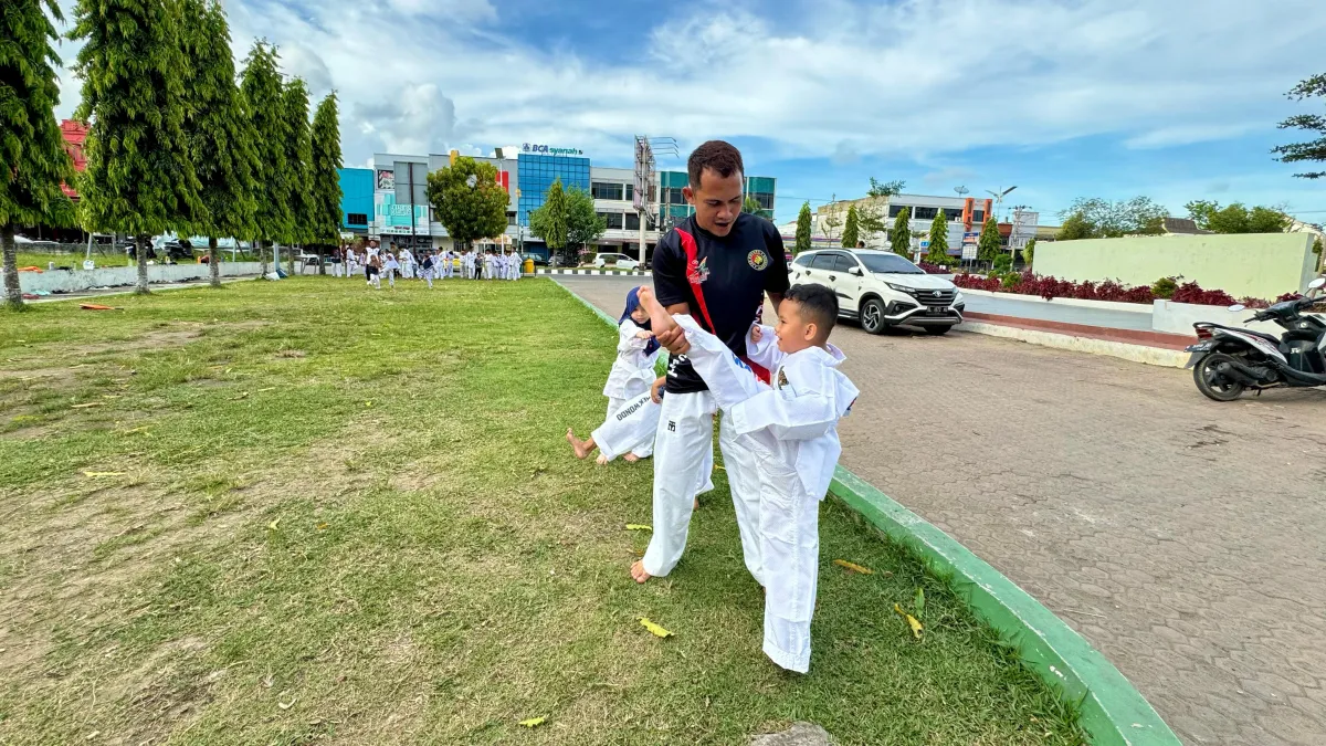 Latihan Taekwondo di Ruang Terbuka Lhokseumawe
