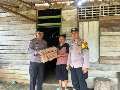 Polres Mesuji Distribusikan Sembako untuk Masyarakat Kurang Mampu