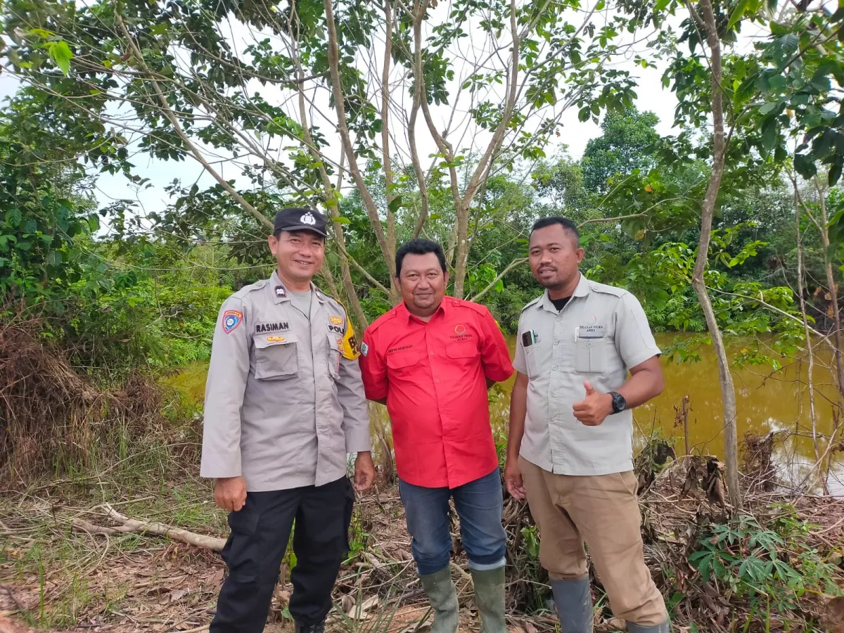 Bhabinkamtibmas Polsek Muara Bengkal Sambangi Warga untuk Tingkatkan Keamanan