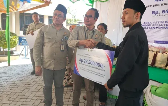 BPR BKK Karangmalang Salurkan Zakat Rp 54 Juta untuk Difabel dan Yayasan Yatim