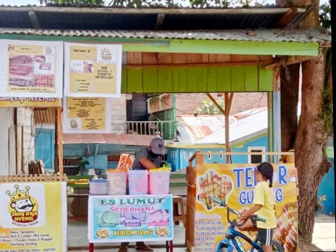 Pria Muda di Aceh Tamiang Berjualan Es Lumut untuk Bantuan Ekonomi Keluarga