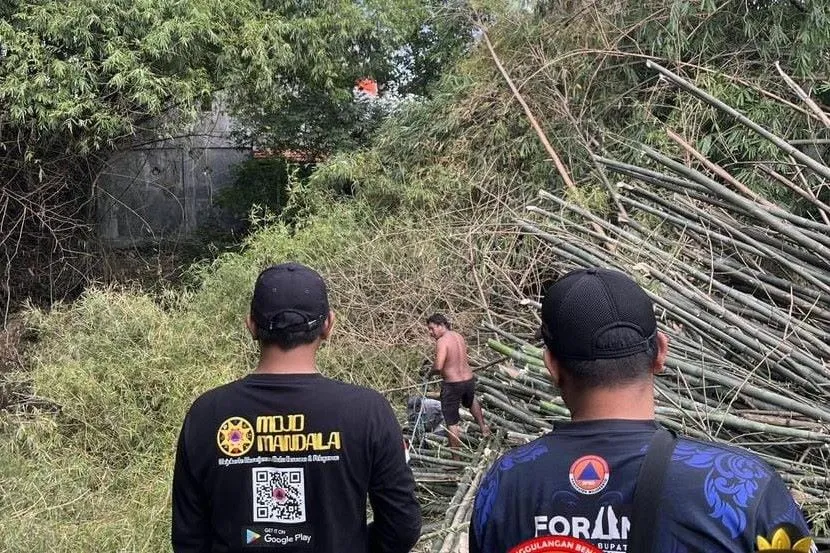 Rumah Warga di Mojokerto Rusak Akibat Luapan Sungai Tersumbat Bambu