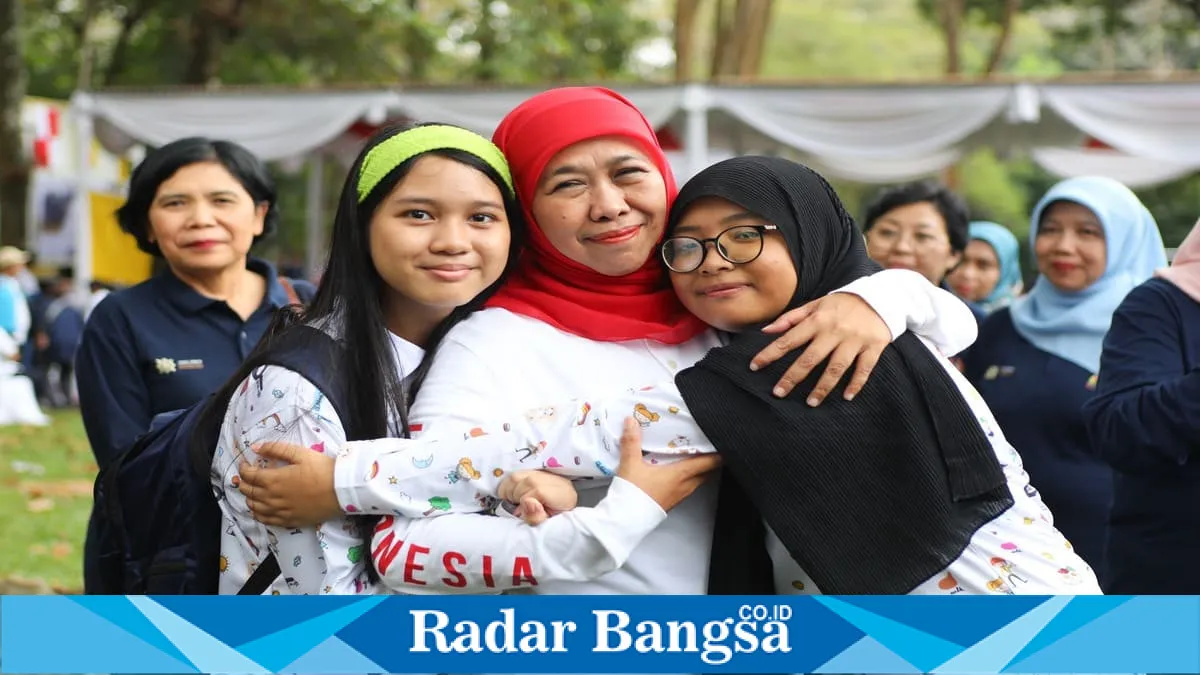 Khofifah Dukung Pembatasan Akun Media Sosial Anak untuk Perlindungan Digital