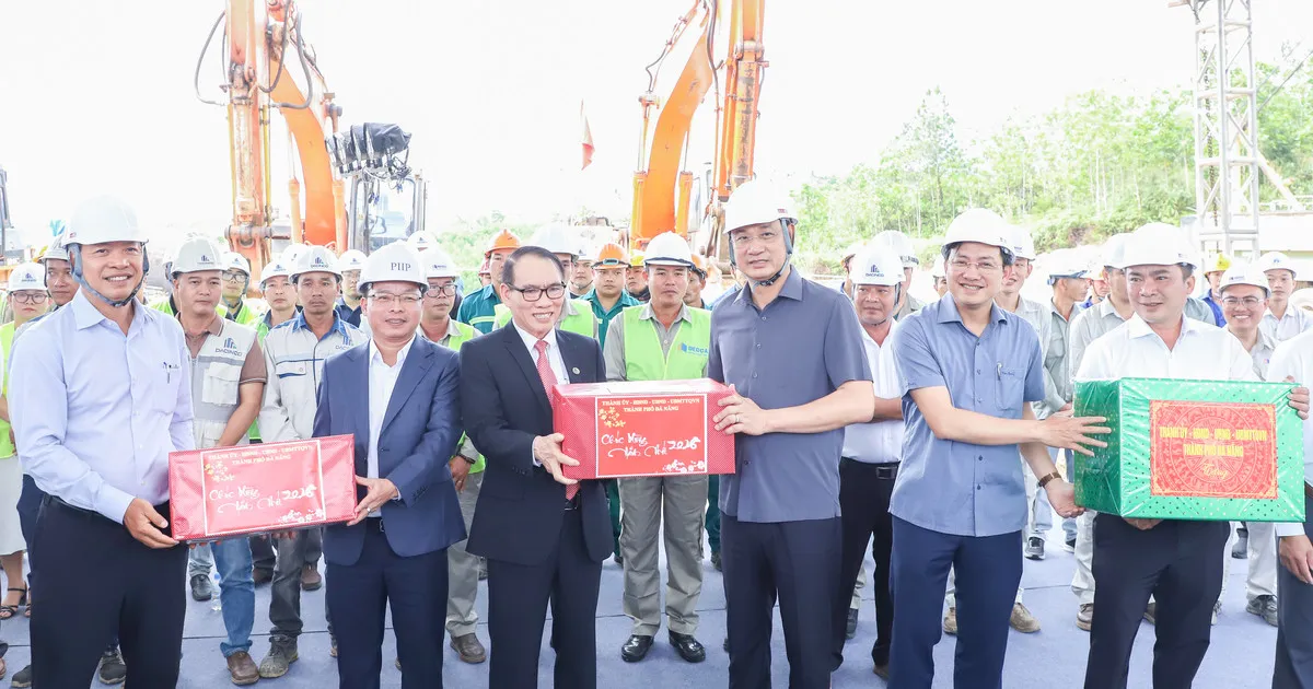 Percepat Pembangunan Jalur Penghubung Jalan Lingkar Barat ke Tol La Son - Tuy Loan