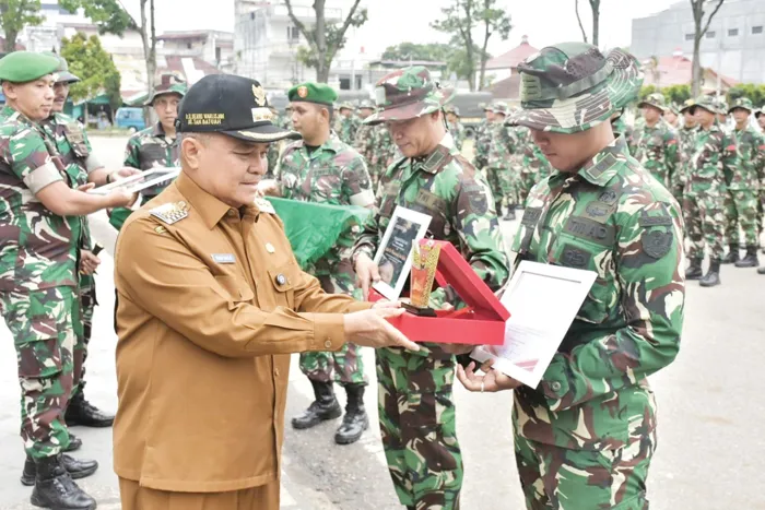 Bupati Agam Lepas Satgas Zeni BKO Setelah Tugas Kemanusiaan Sukses