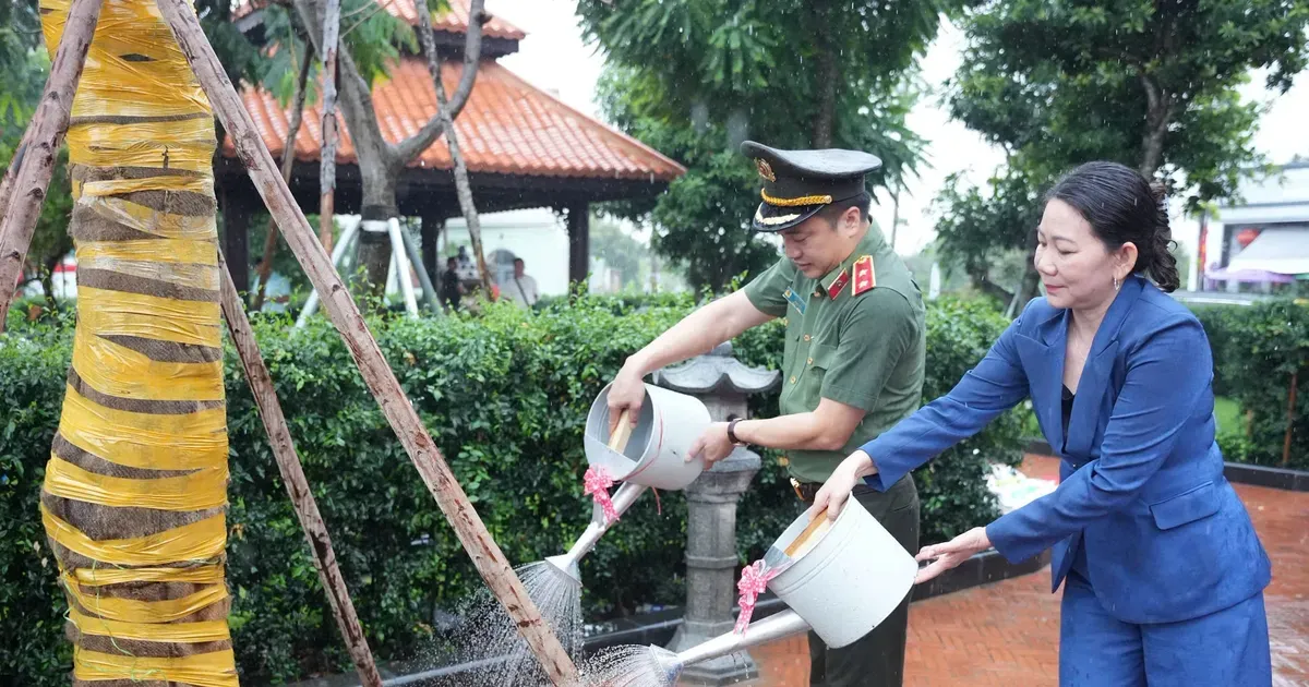 Kepolisian Ho Chi Minh Luncurkan Festival Penanaman Pohon untuk Kenang Paman Ho