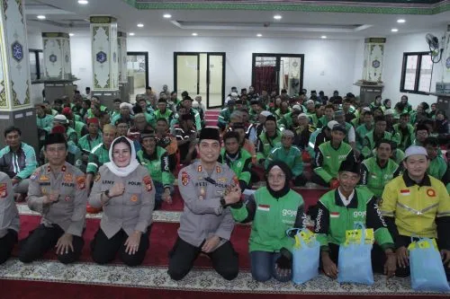 Polres Metro Jakarta Barat Gelar Buka Puasa Bersama Komunitas Ojol
