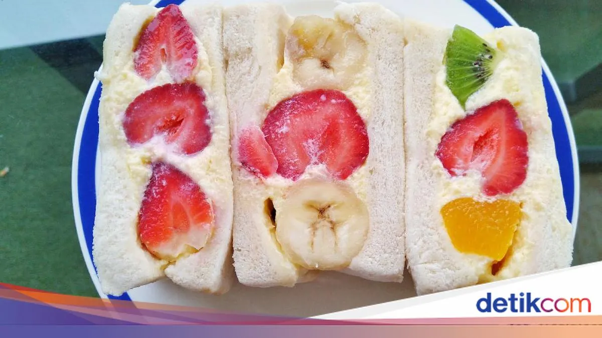 Furutu Sando: Sandwich Segar Berisi Buah dan Telur ala Jepang