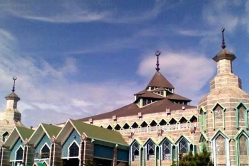Jadwal Salat dan Imsakiyah Makassar 4 Ramadan 1447 H