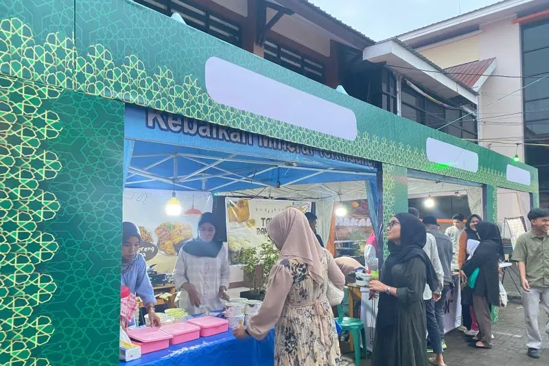 UMKM Lokal Ramaikan Bazar Kuliner Andalan Ngabuburit di Makassar
