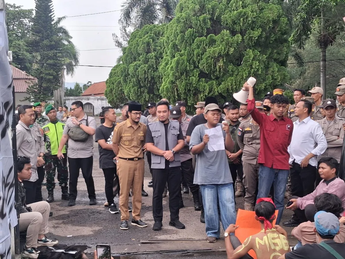 Mahasiswa Cilegon Demo Tuntut Perbaikan Infrastruktur dan Penanggulangan Banjir di Tahun Pertama Robinsar-Fajar