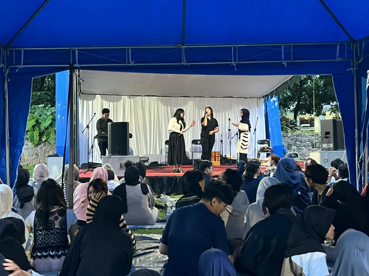 Semarak Ramadan: Unesa Bagikan 2.000 Takjil Gratis untuk Mahasiswa dan Warga