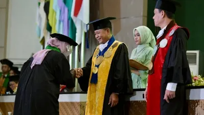 Rektor USU Ingatkan Wisudawan Pentingnya Praktik Teori di Dunia Kerja