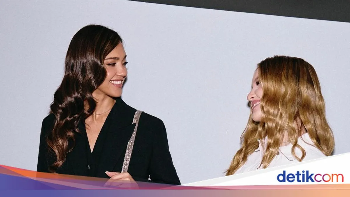 Jessica Alba dan Putri Tampil Serasi di Milan Fashion Week