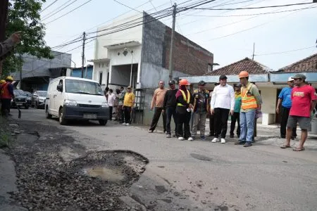 Pemkab Sidoarjo Tangani Kerusakan Jalan di Waru Secara Cepat