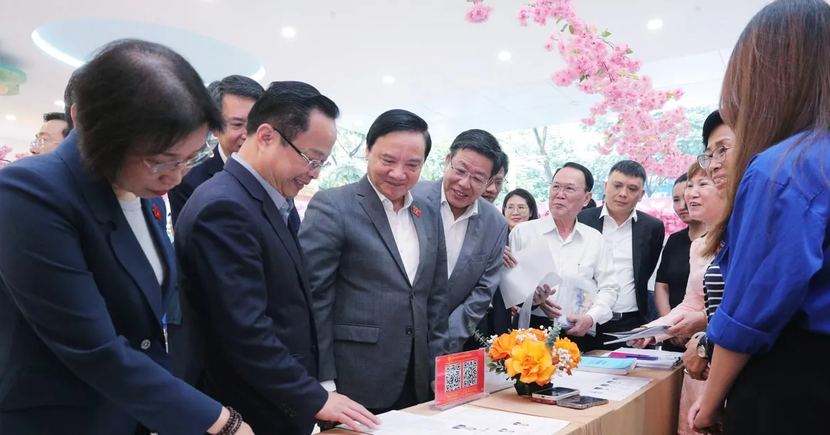 Nguyen Khac Dinh Tinjau Persiapan Pemilu di Hanoi