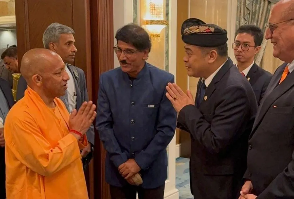 AWK dan Yogi Adityanath Bahas Kerjasama Diplomasi di Singapura