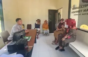Bhabinkamtibmas Desa Tenggela Mediasi Sengketa Batas Tanah Warga