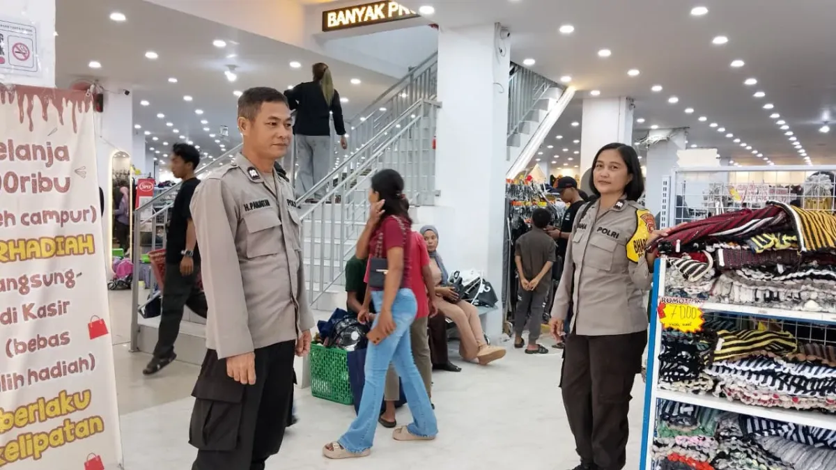 Personel Pos Pam Ops Polres Ketapang Pantau Aktivitas Masyarakat Menjelang Idul Fitri