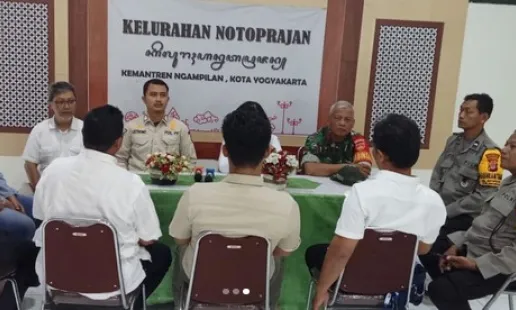 Bhabinkamtibmas Ngampilan Mediasi Kasus ODGJ, Pelaku Dievakuasi untuk Perawatan