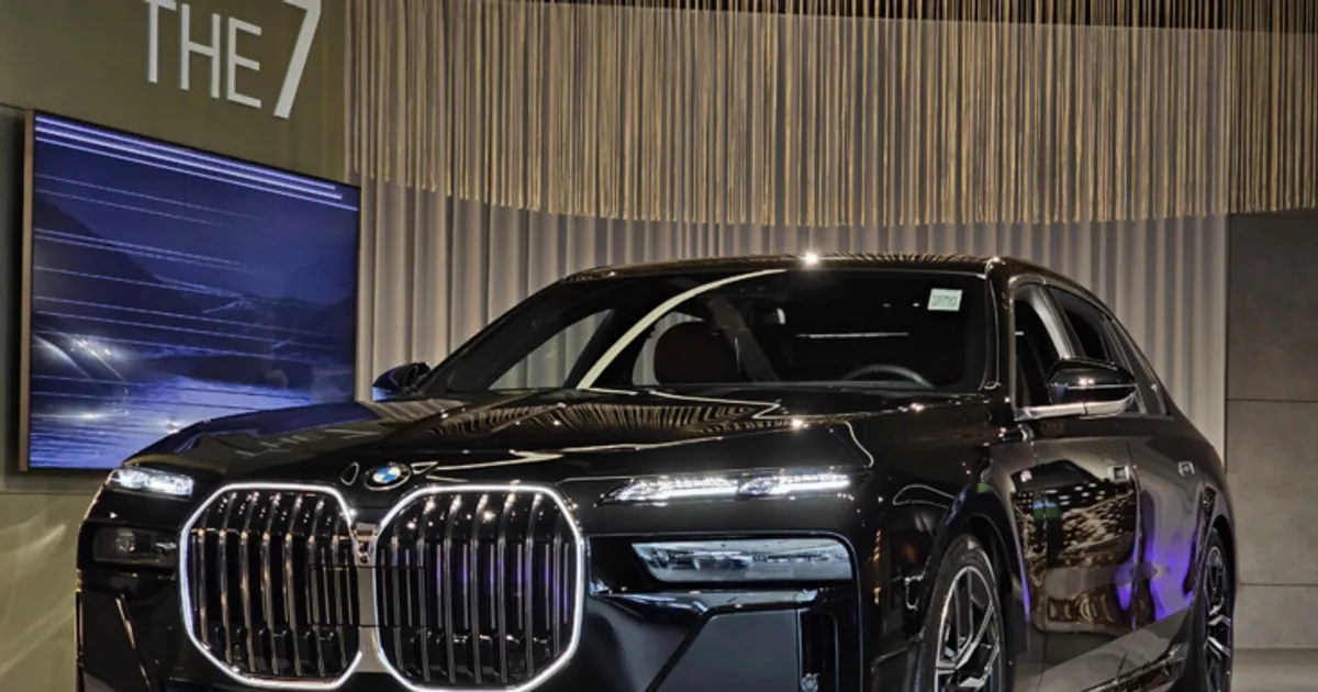BMW X7 G67: SUV Mewah dengan Opsi Warna Dua Nada dan Interior Premium