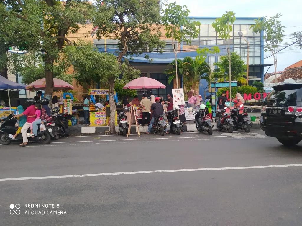 Hari Pertama Ramadan, Sentra Takjil di Lamongan Dipadati Warga